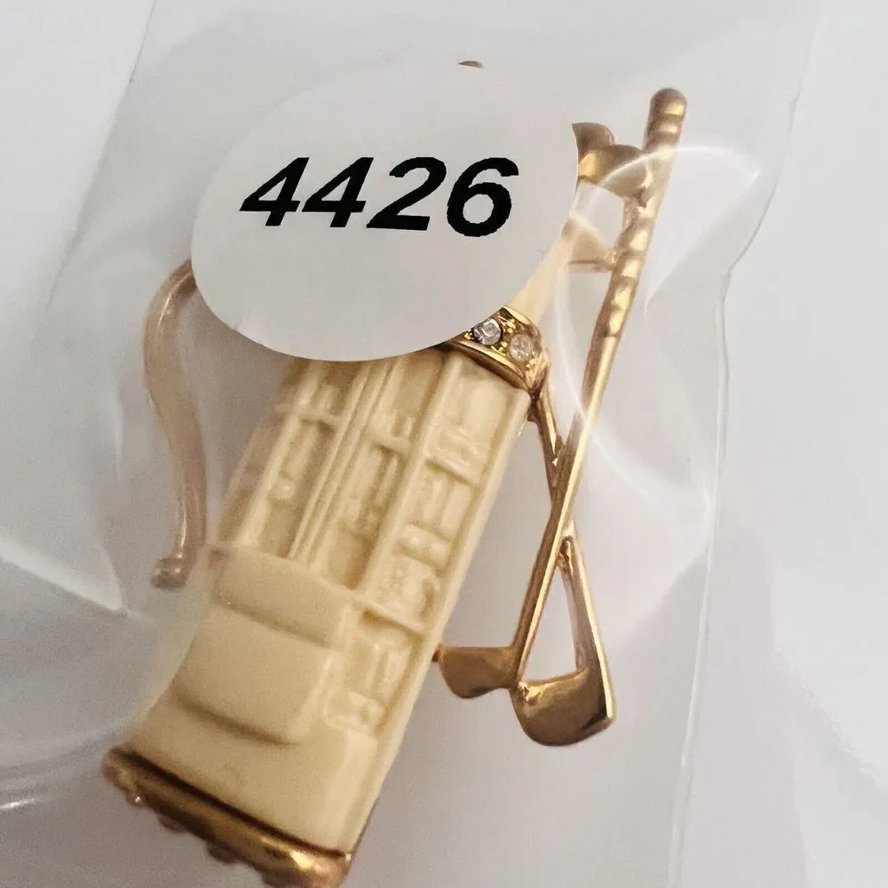 Vintage Lucite Plastic Ivory Gold Tone Golf Clubs In Bag Pin Brooch 4426